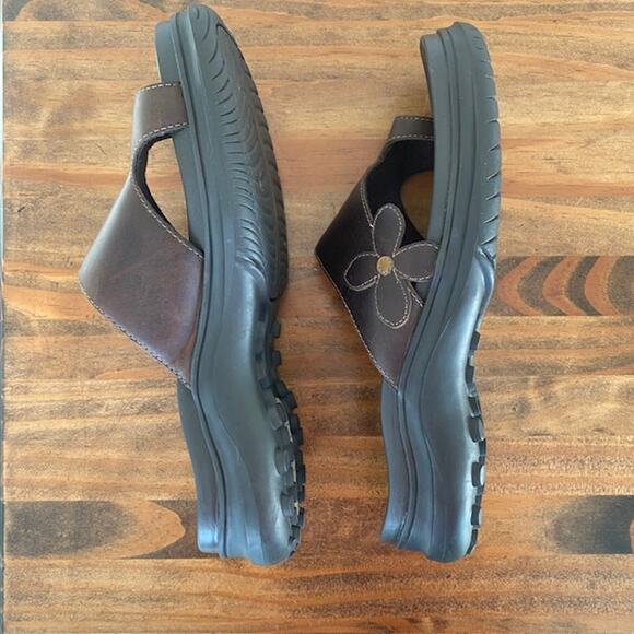 Skechers Brown Leather Sandals with Floral Accent - Size 9 - Picture 9 of 10